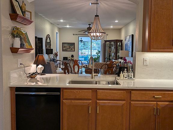 5th image of 6415 Oxford Cir Unit 103