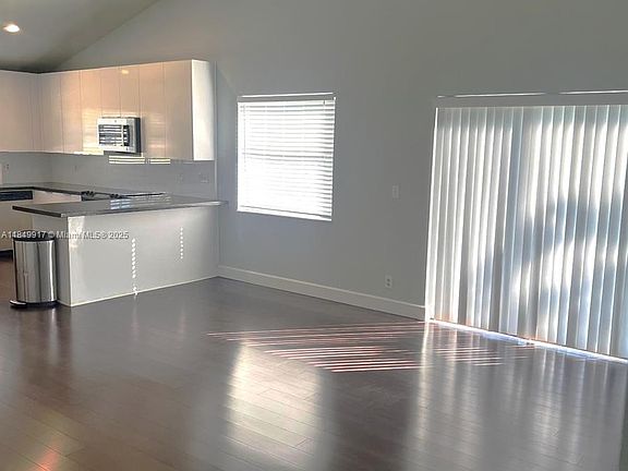 3rd image of 49 Tara Lakes Dr E