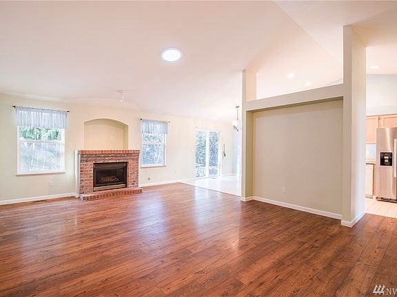 5th image of 375 Blackstone Ct