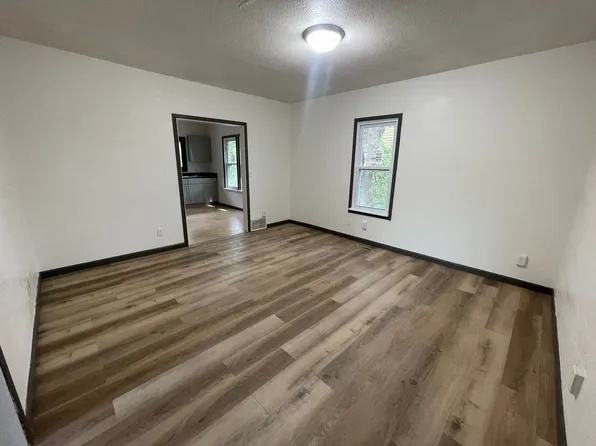 526 4th St SW, Valley City, ND 58072