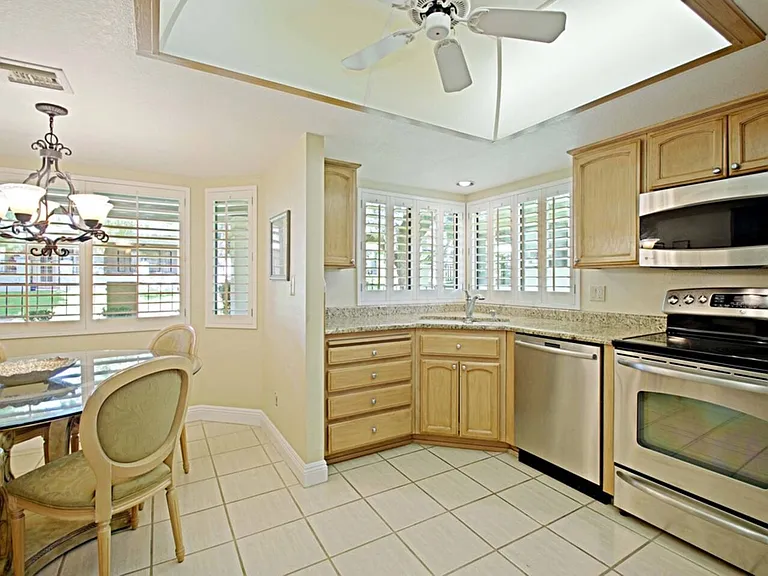 6318 E Kelton Ln — Photo 10