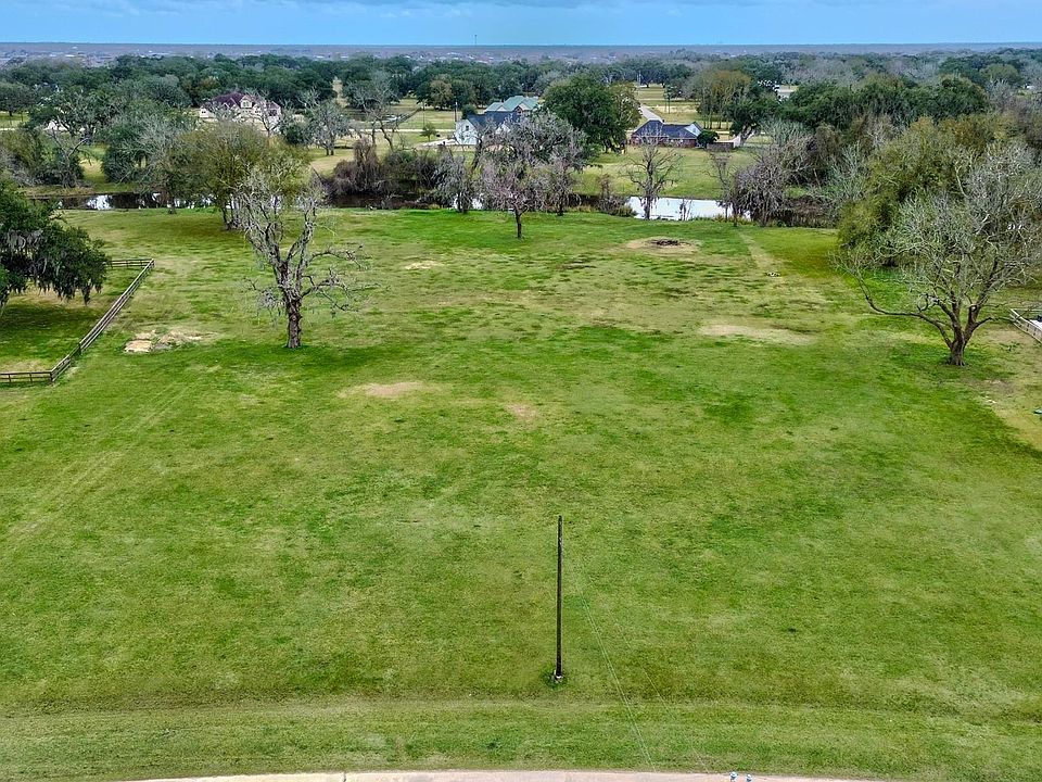 1st image of 865 Mill Rd