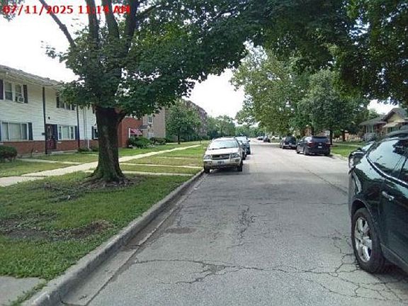 Exterior Neighborhood (street photo)