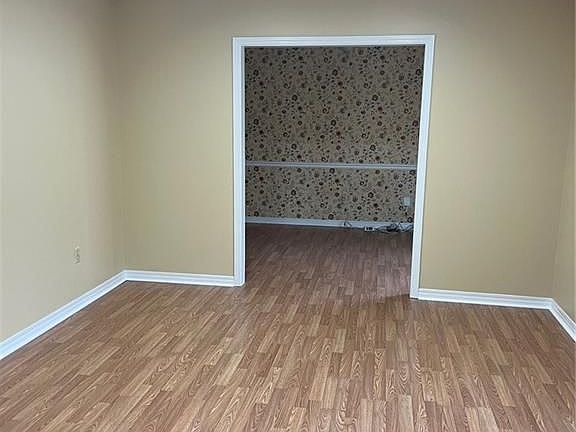 2nd image of 4861 Woodcliff Dr N