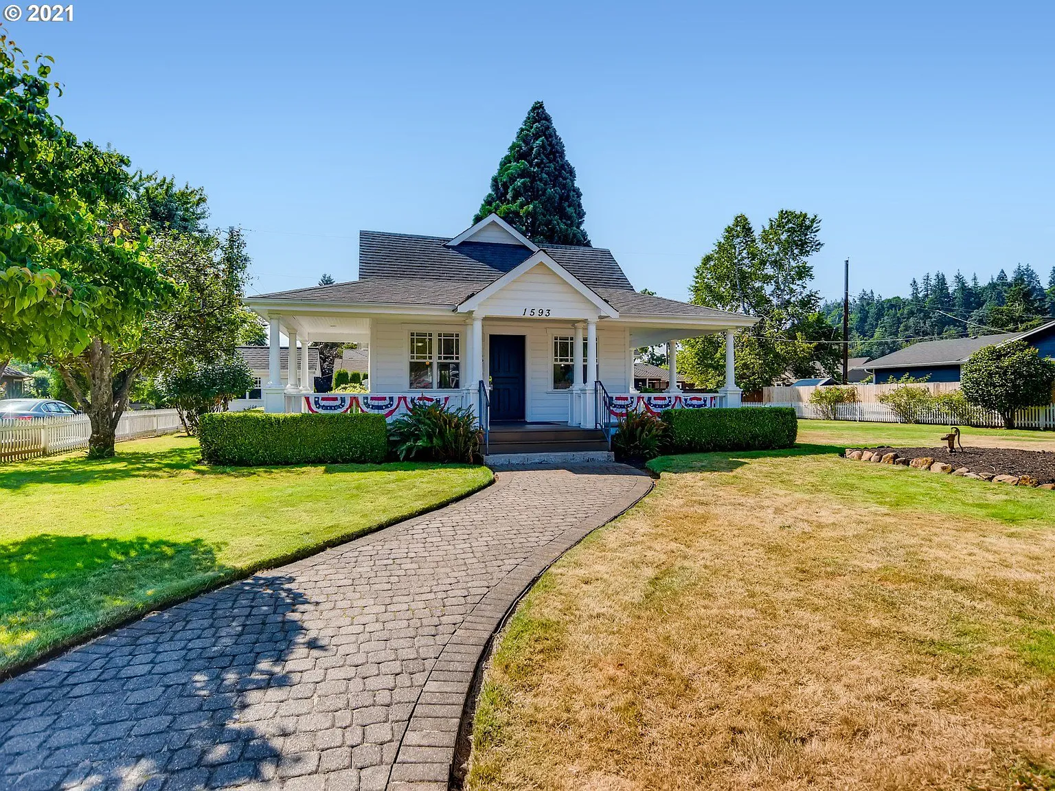 1593 Willamette Falls Dr photo 1