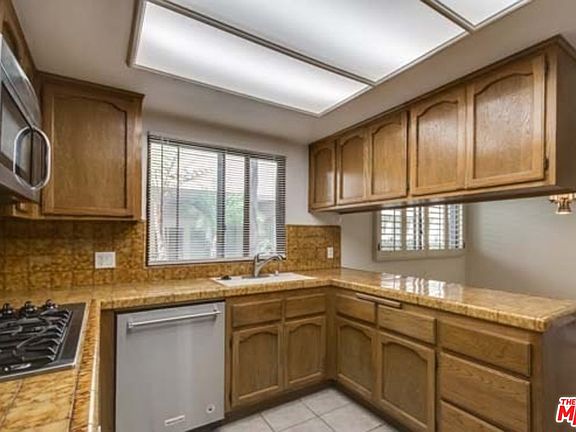 3rd image of 212 N Valley St Unit 3