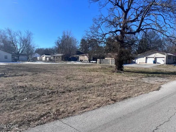 Hazel Ave, Carthage, MO 64836