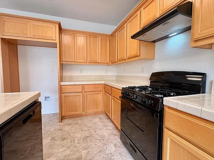 3 bed, 2.5 bath, 1600 sqft, $2,495 — Photo 3