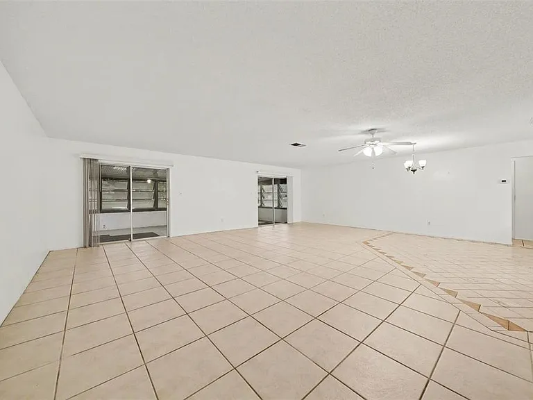 5033 Loyola Ln — Photo 10