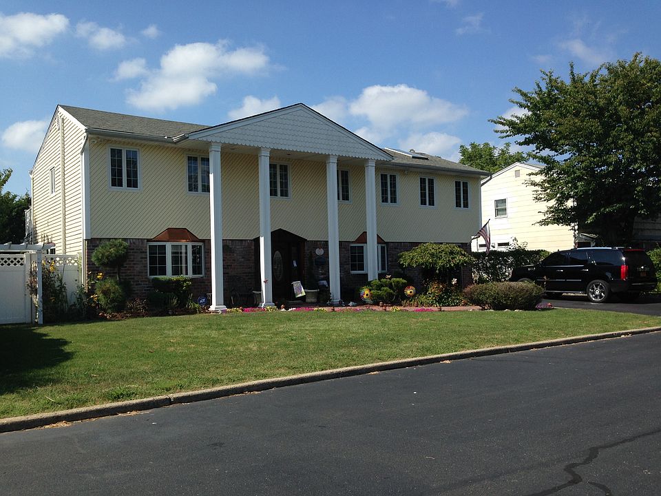 1st image of 35 Hilary Dr