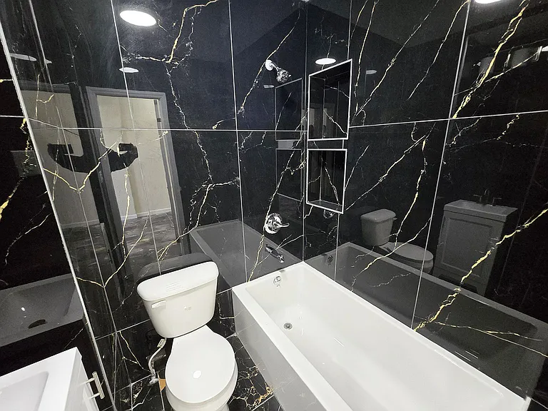 168 21st St #3C — Photo 6