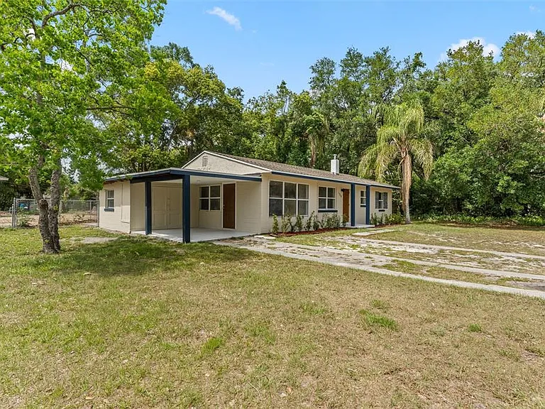 1218 Crescent St — Photo 3