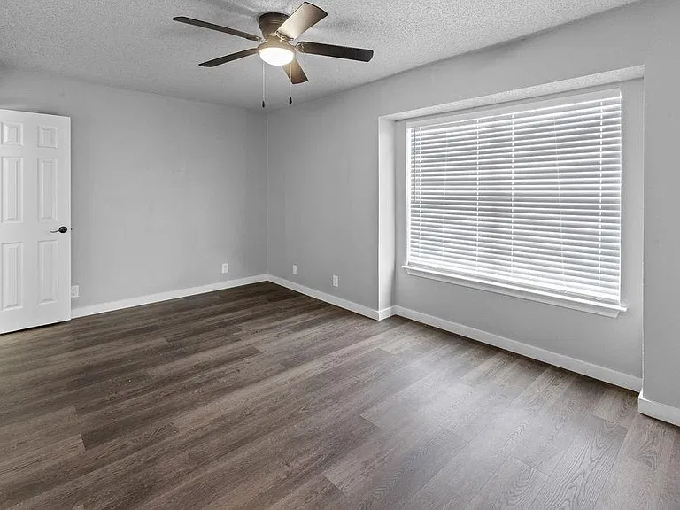 705 W Crawford St #709 — Photo 9