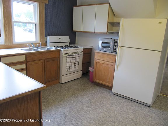 5th image of 384 1st Ave NE