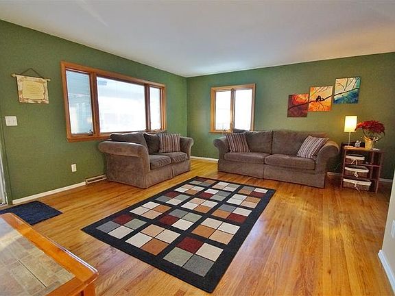 3rd image of 988 Thunderbird Dr