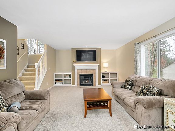 3rd image of 12273 Holmden Dr NE