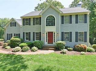 39 Kristen Ln, North Kingstown, RI 02852