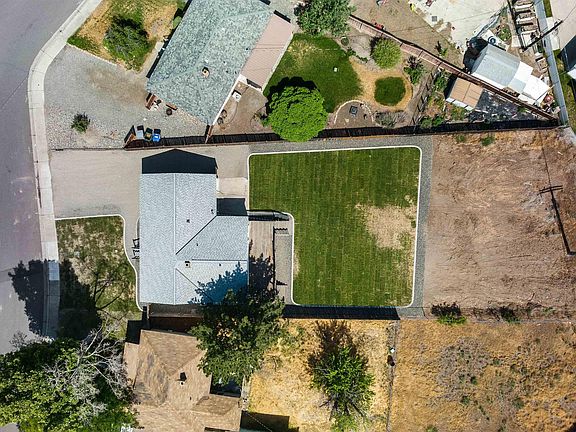3rd image of 1934 Everest Ave