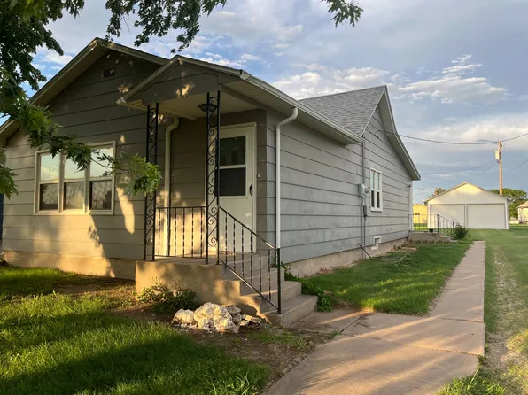 326 S 6th St, Wakeeney, KS 67672