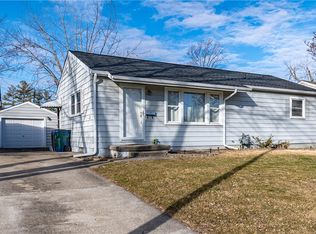 17 Crestview Dr, Decatur, IL 62521