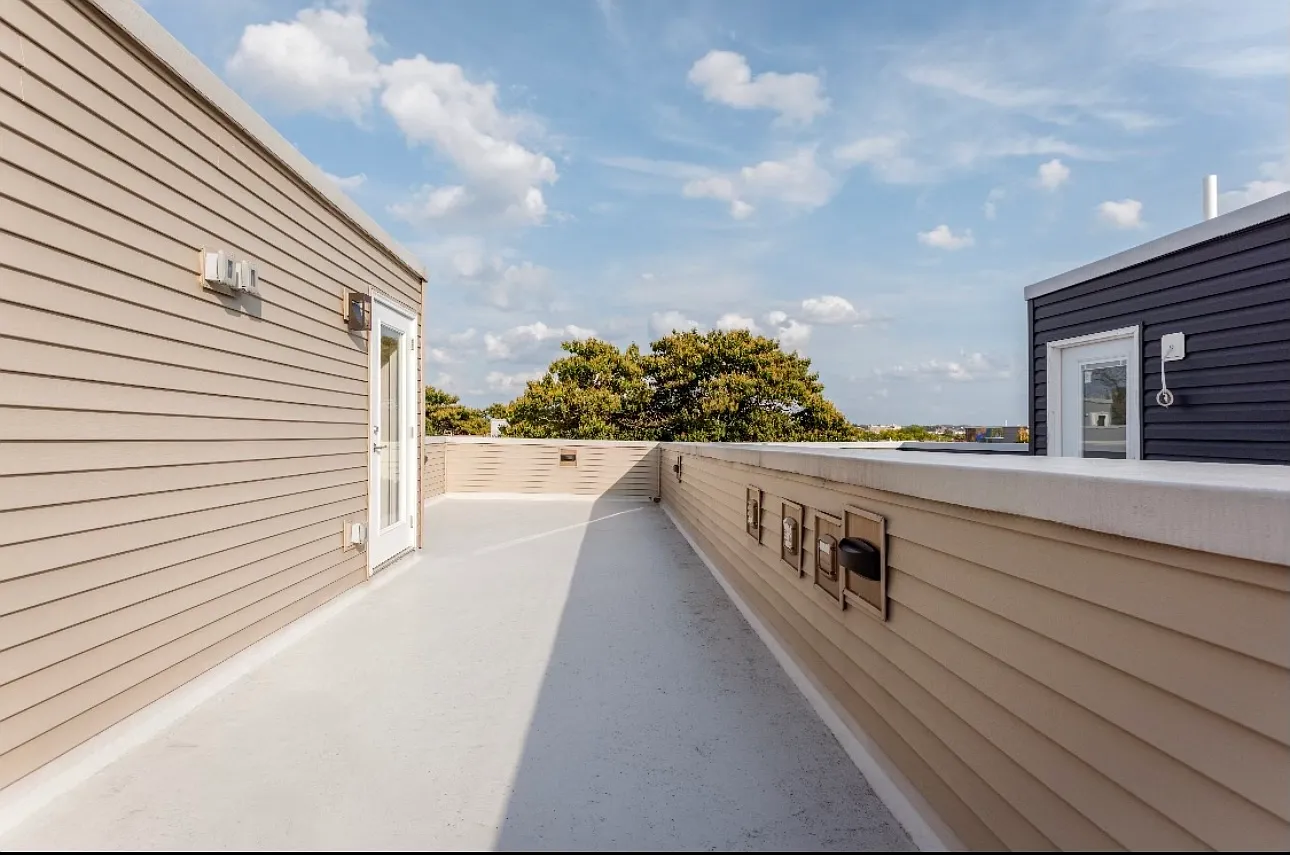 2 bed, 2.5 bath, 1500 sqft, $1,800 — Photo 2