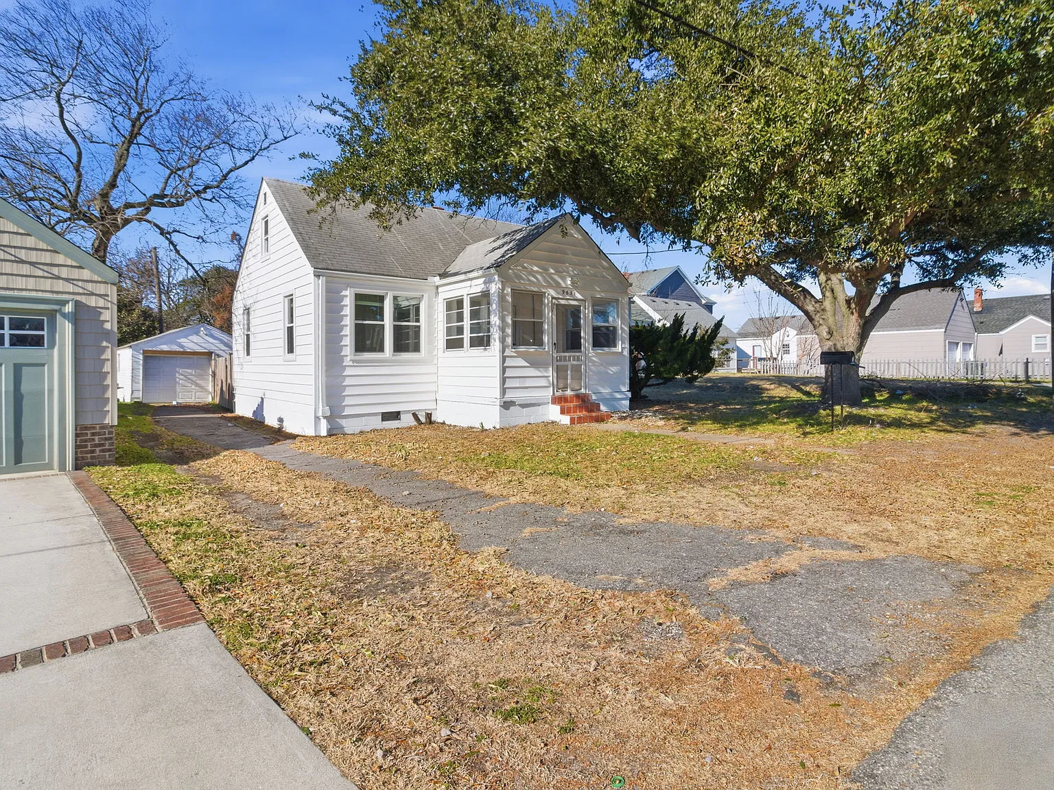 9631 Worth St — Photo 4
