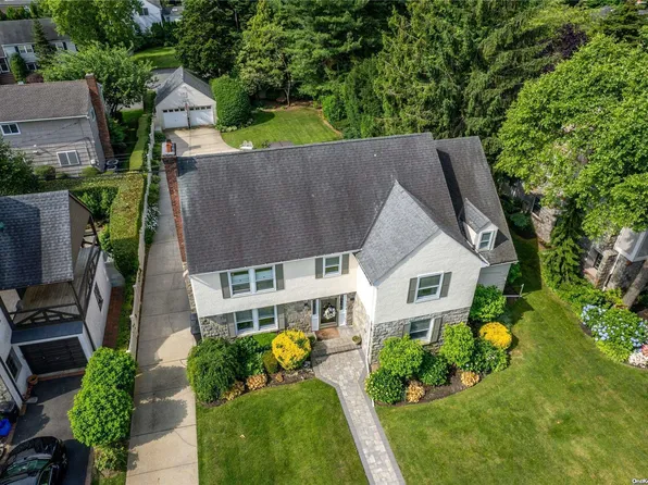 44 Vanderveer Court, Rockville Centre, NY 11570