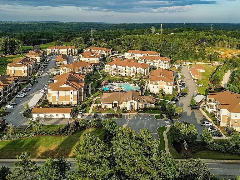 POINTE AT GREENVILLE APARTMENTS — Photo 41