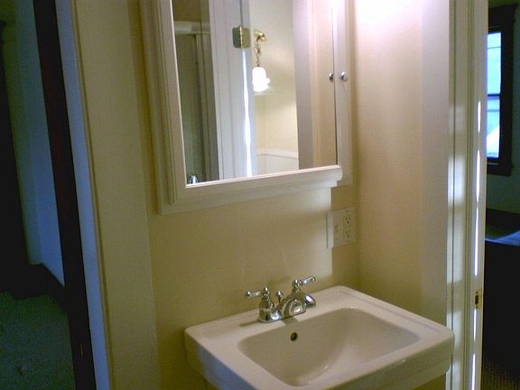 5th image of 419 Davidson St #3