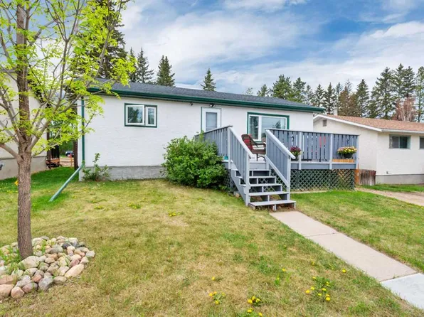 5010 E 53rd St, Sylvan Lake, AB T4S 1E7