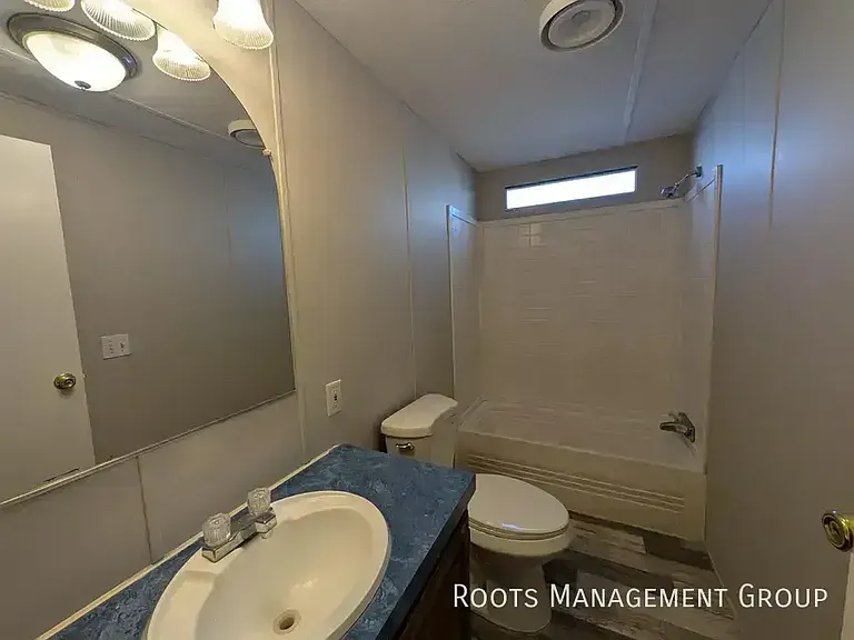700 E 6th St #104 — Photo 9