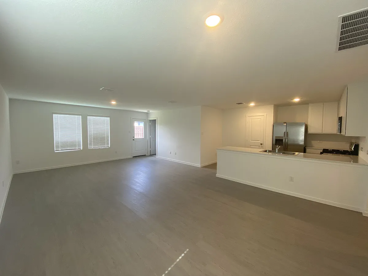 Building Photo - 917 Shady Oaks Dr