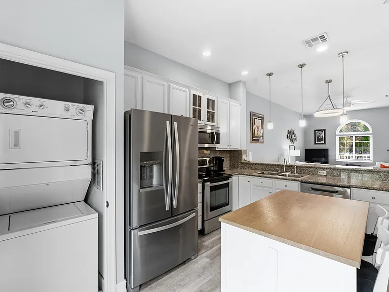 2445 NE 14th St #5-509 — Photo 4
