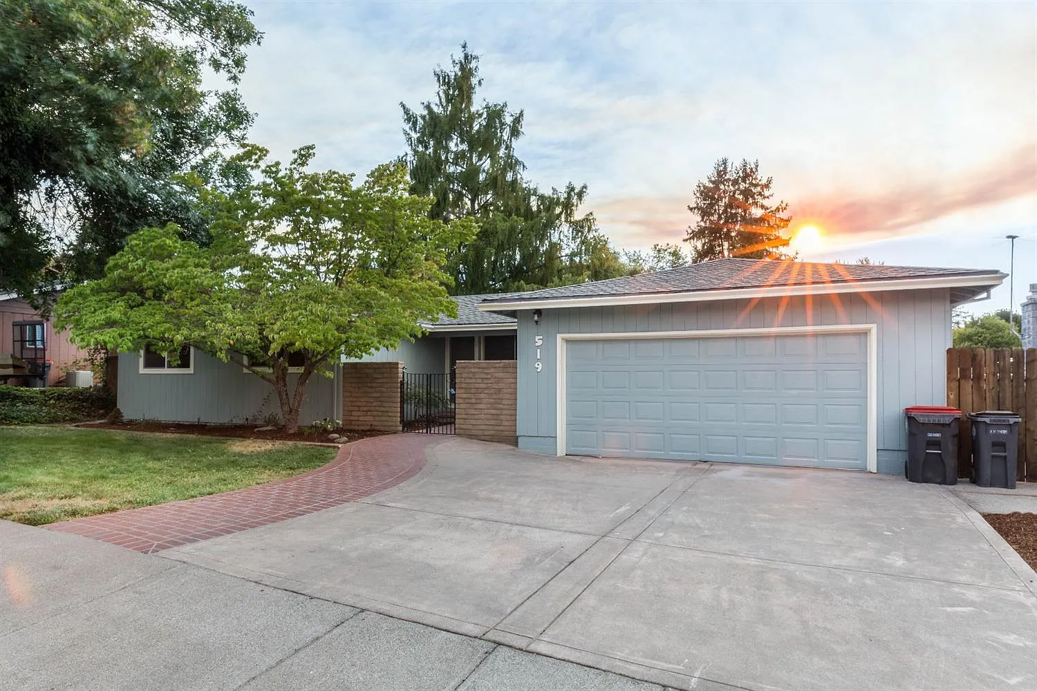 519 Stoneham Cir photo 1