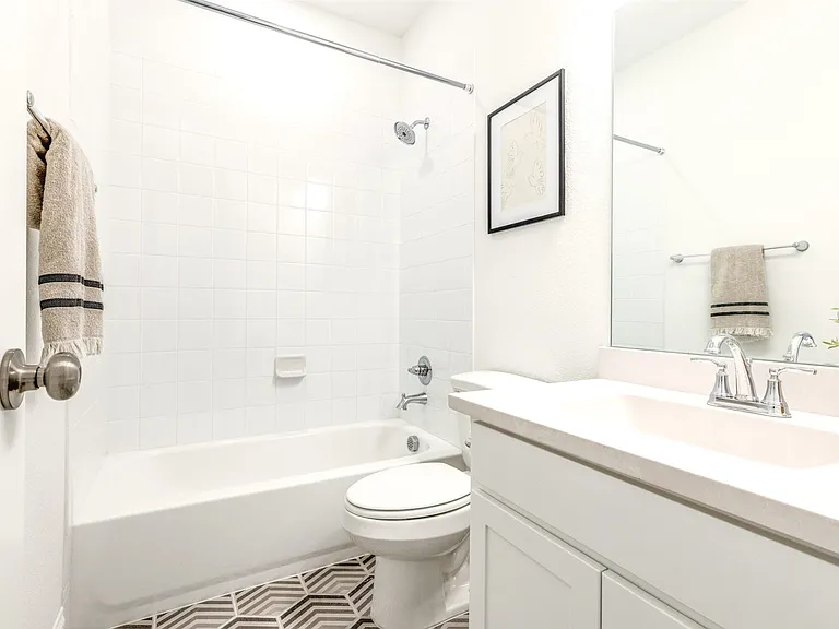 4221 Sandhills Ln — Photo 14