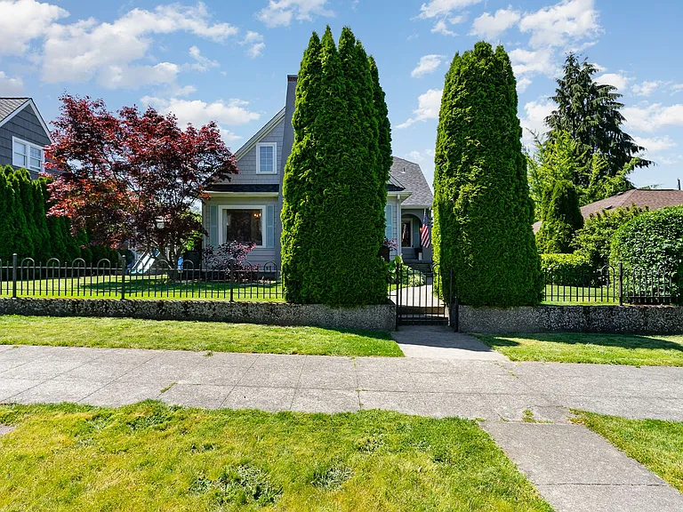 1525 45th Ave SW — Photo 31
