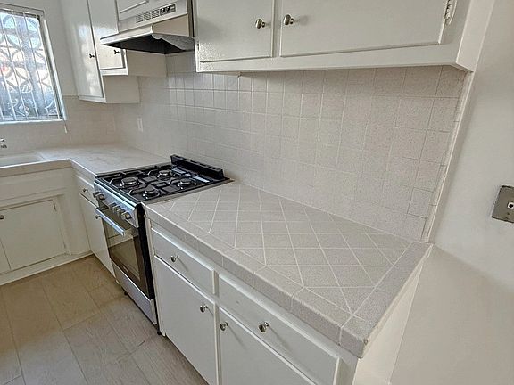 3rd image of 3620 W 139th St APT 3