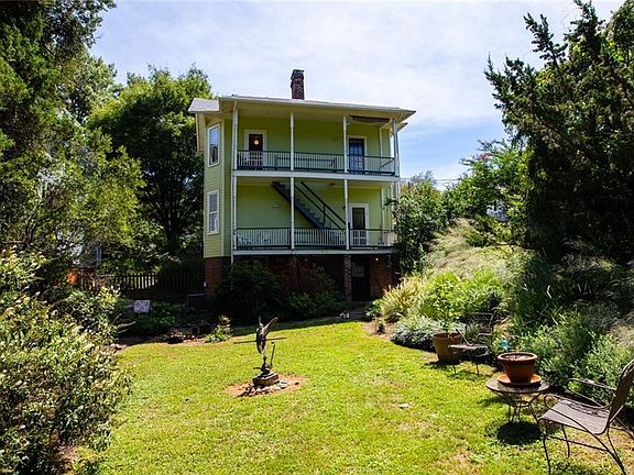 3rd image of 2819 Stonewall Ave