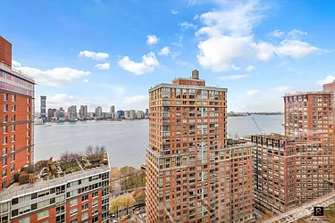 Rented by R New York