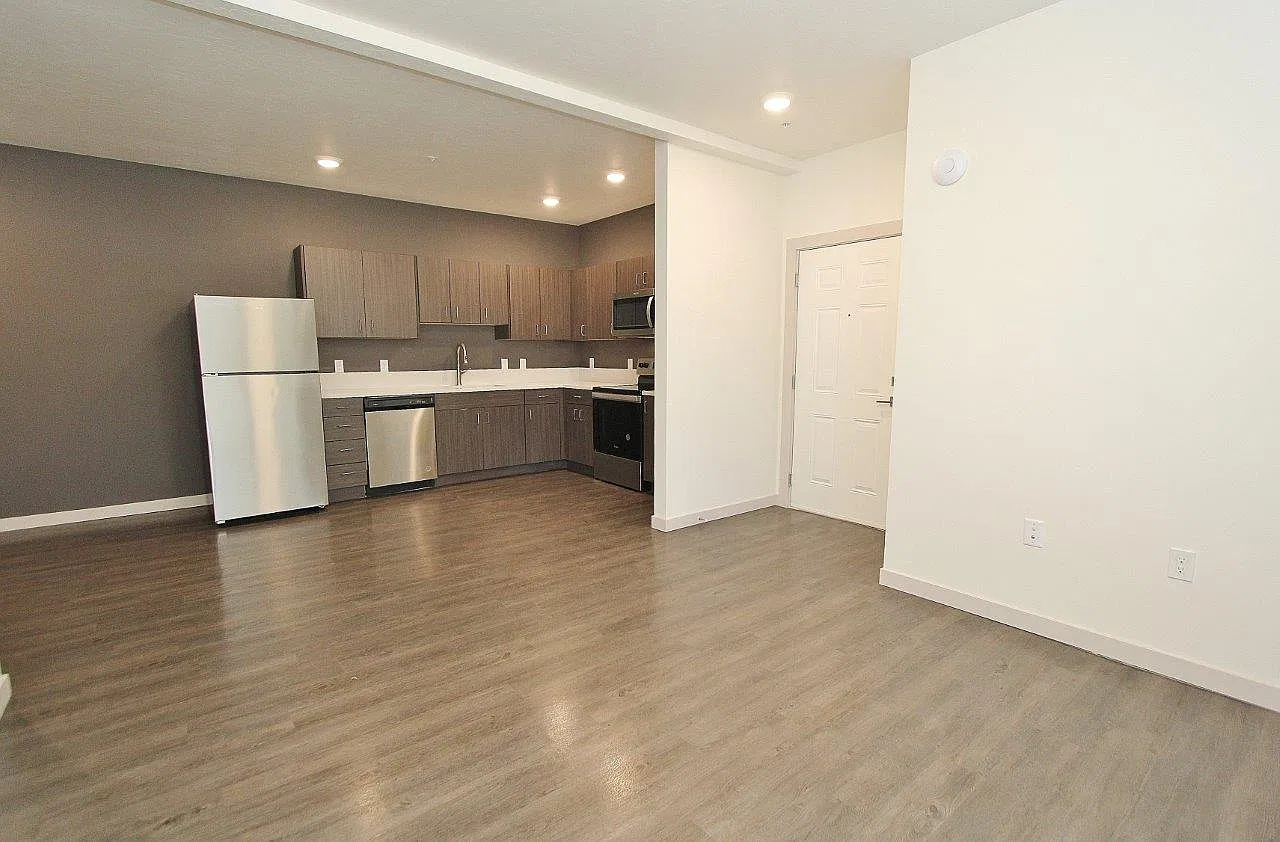 2 bed, 870 sqft, $1,600 — Photo 4