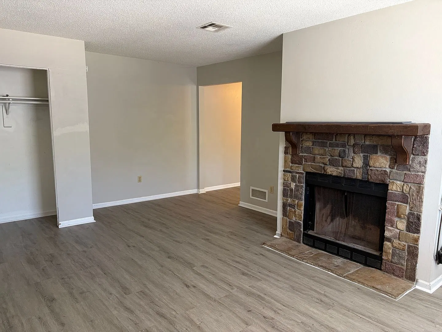 8302neverton — Photo 4