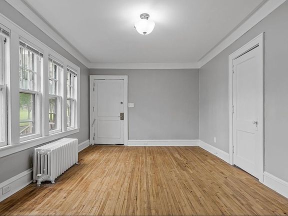 4th image of 416 Morgan Ave S #1