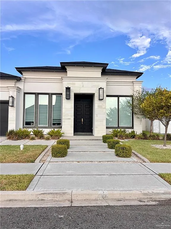 3 bed, 2.5 bath, 2080 sqft, $3,200 — Photo 2