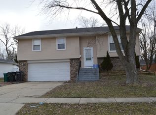 326 Brunswick Ct, Streamwood, IL