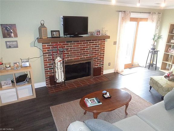 4th image of 9796 Wheatfield Ln Unit 1