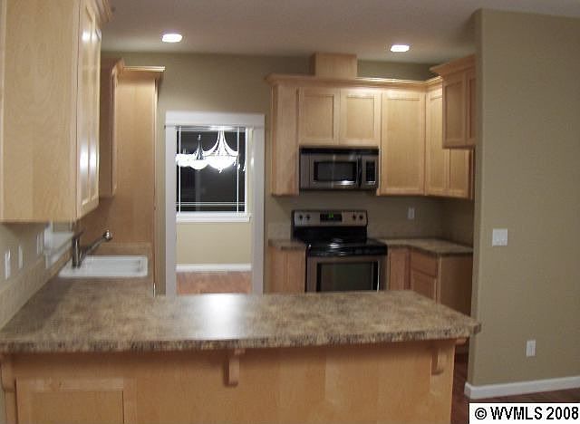 2nd image of 475 Grizzly St