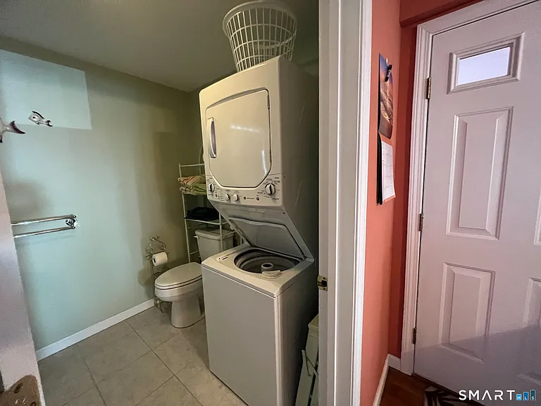 754 E Broadway — Photo 14