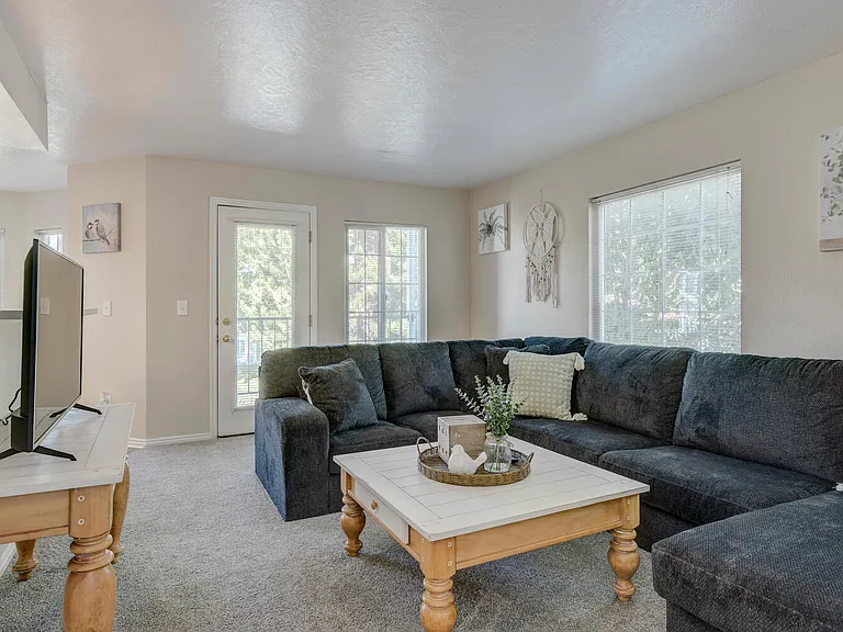 Parkwood Pointe Apartments — Photo 120
