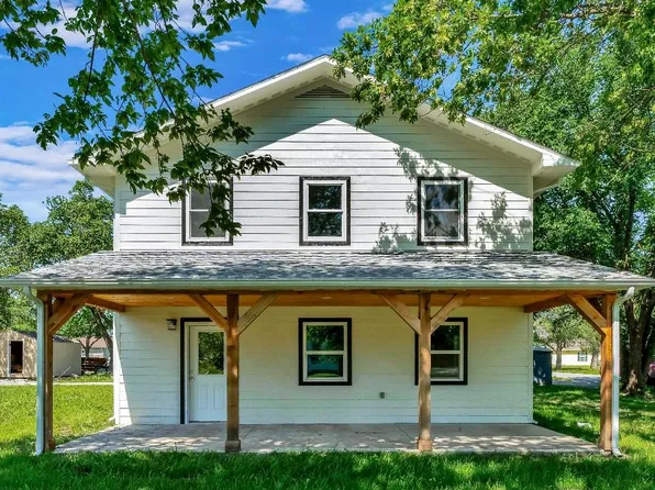 502 S 14th St, Burlington, KS 66839