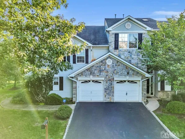 16 Rozalyn Ln, Laurence Harbor, NJ 08879